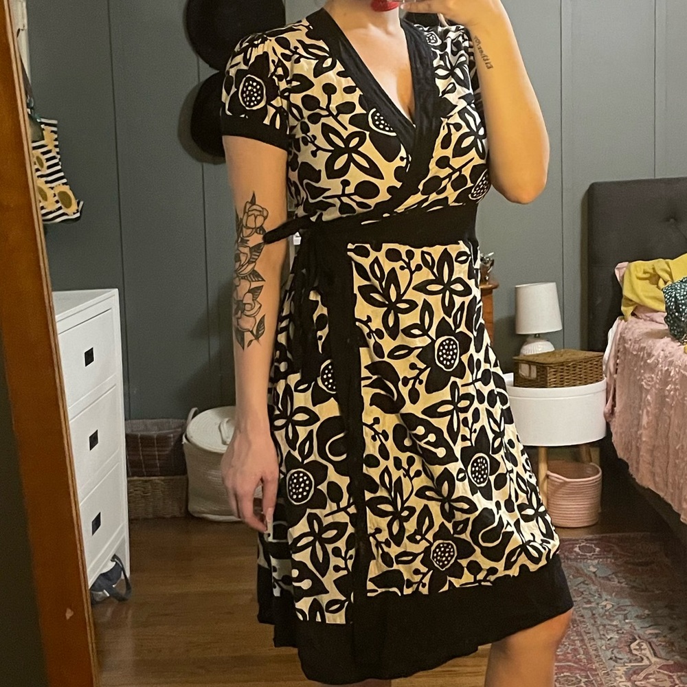Graphic Print Wrap Dress